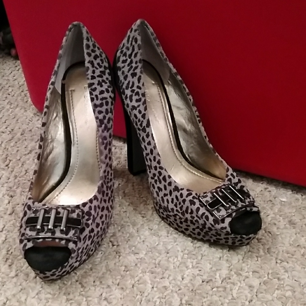 Hot bcbg peep toe pumps